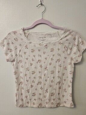 Free For All NWOT Short Sleeve Pointelle Top W/ Pink Flowers On Cream Background
